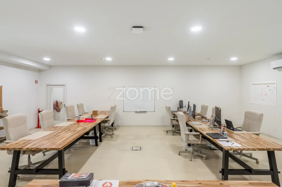 Terreno Comércio / Armazém para Arrendamento em Castêlo da Maia Foto 47