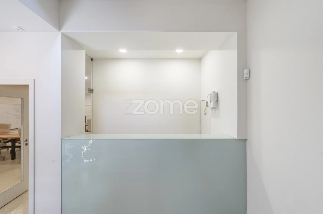 Terreno Comércio / Armazém para Arrendamento em Castêlo da Maia Foto 53