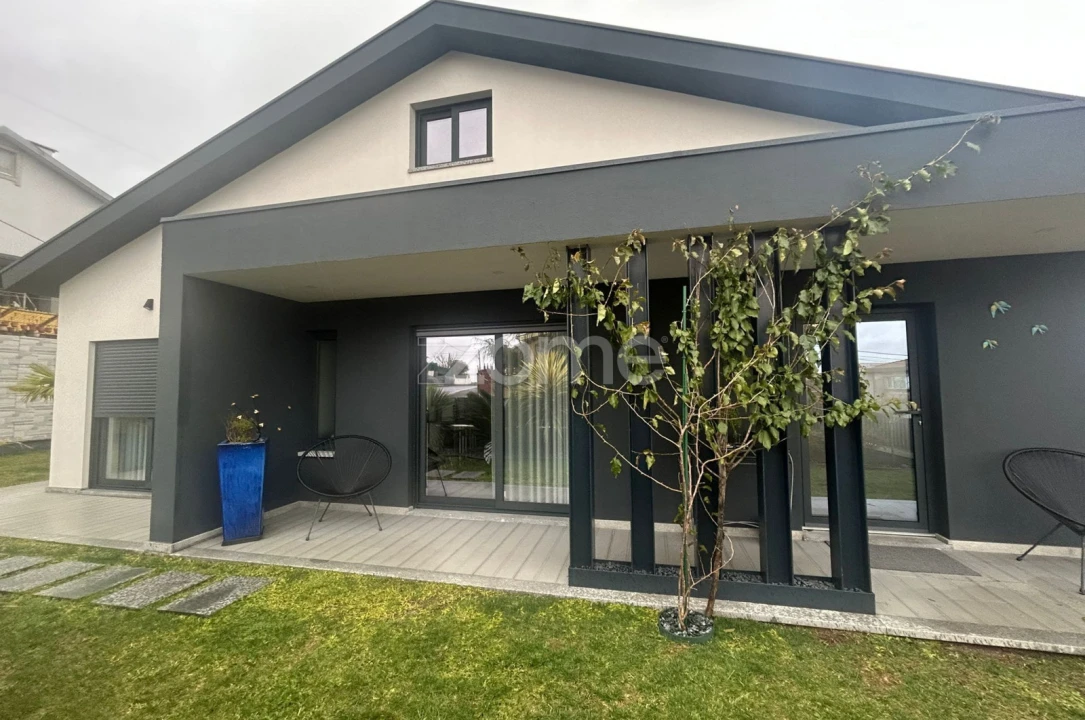 Moradia T4 para Venda em Vila Verde e Barbudo Foto 8