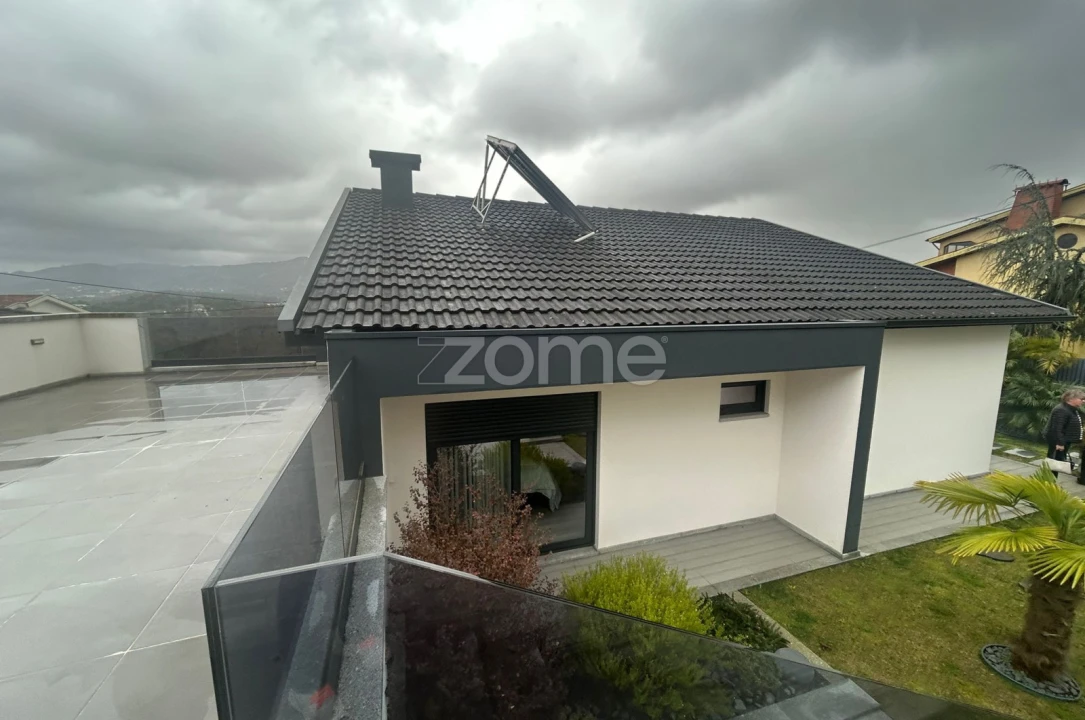 Moradia T4 para Venda em Vila Verde e Barbudo Foto 11