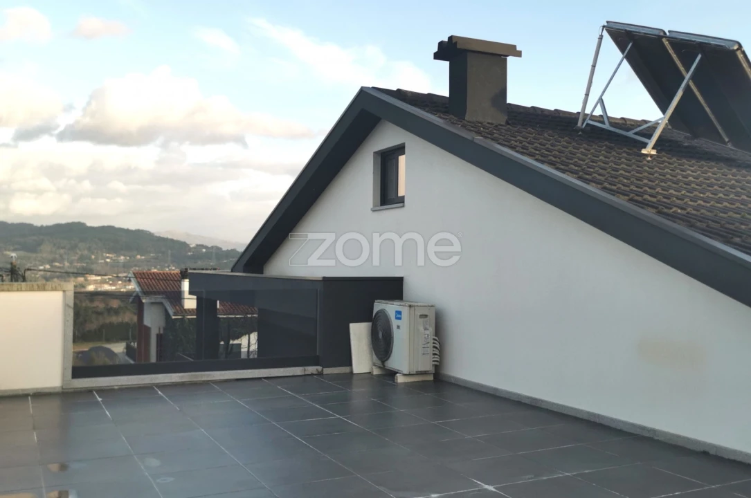 Moradia T4 para Venda em Vila Verde e Barbudo Foto 3