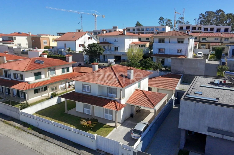 Moradia T4 para Venda em Vila Nova de Famalicão e Calendário