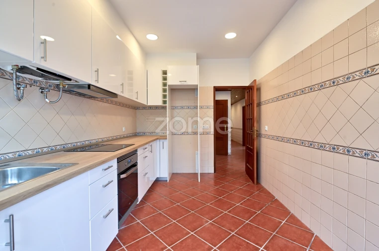 Apartamento T3 para Venda em Ramada e Caneças Foto 2