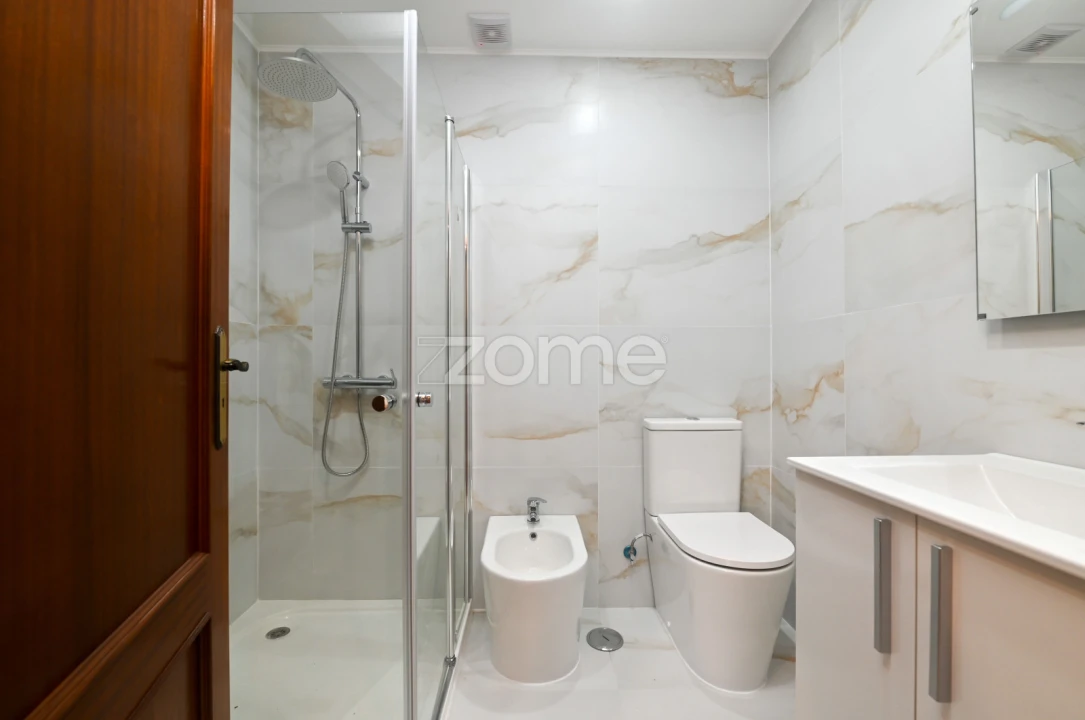 Apartamento T3 para Venda em Ramada e Caneças Foto 3