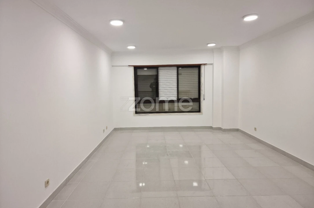 Apartamento T3 para Venda em Algueirão-Mem Martins Foto 1