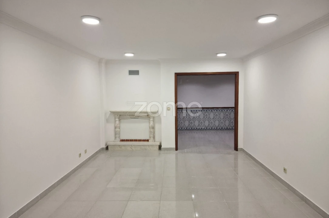Apartamento T3 para Venda em Algueirão-Mem Martins Foto 2