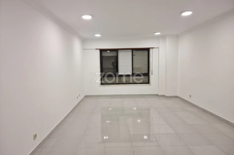 Apartamento T3 para Venda em Algueirão-Mem Martins Foto 3