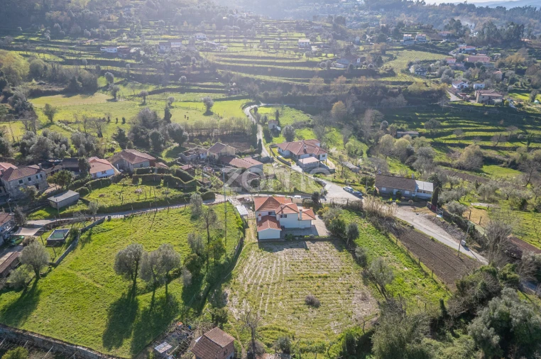 Moradia T3 para Venda em Bravães Foto 5