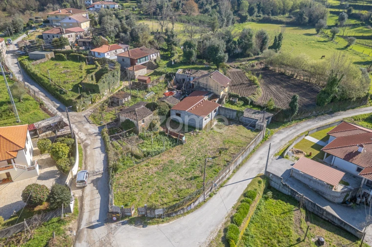 Moradia T3 para Venda em Bravães Foto 1