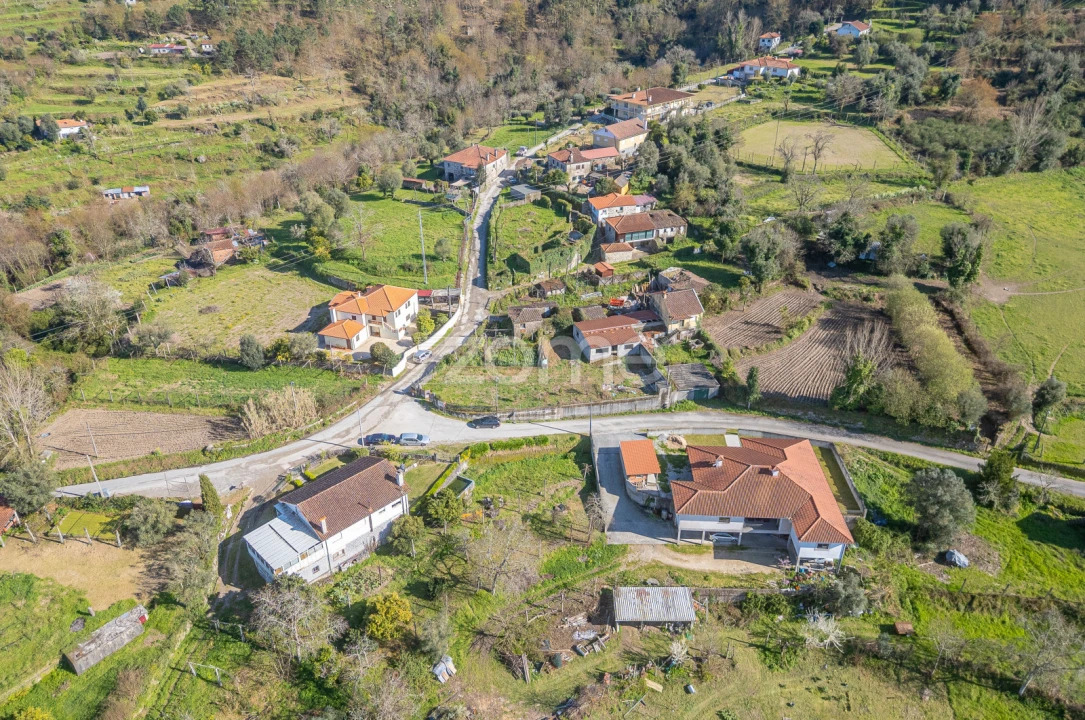 Moradia T3 para Venda em Bravães Foto 3