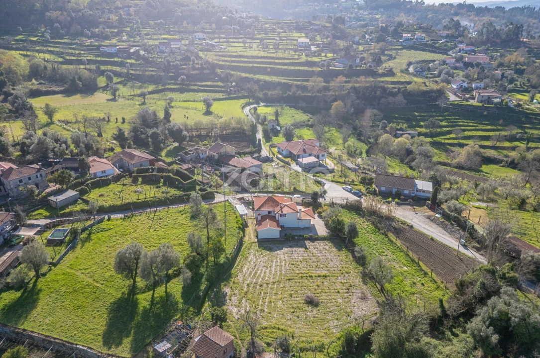 Moradia T3 para Venda em Bravães Foto 5