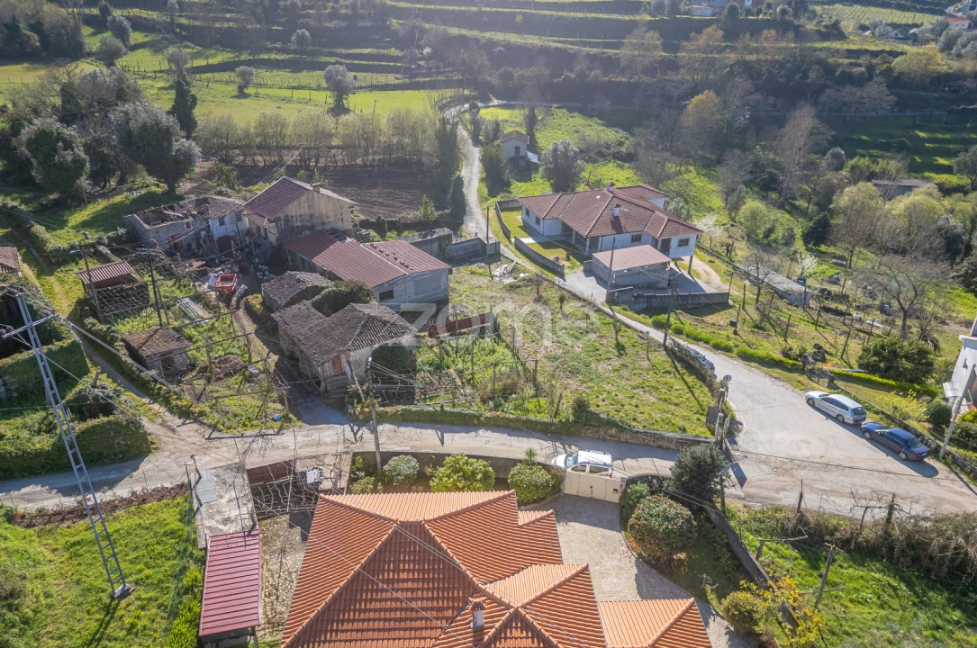 Moradia T3 para Venda em Bravães Foto 6