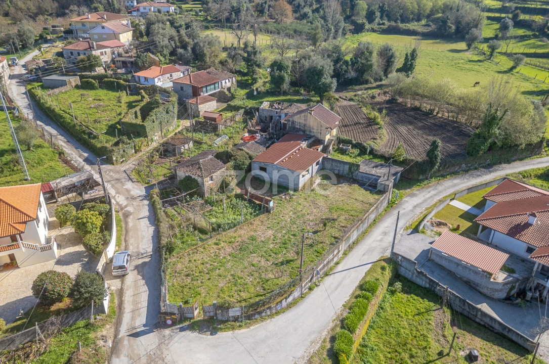 Moradia T3 para Venda em Bravães Foto 1