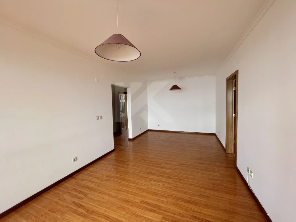 Apartamento T2 para Arrendamento em Caniço Foto 3