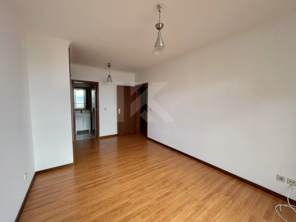 Apartamento T2 para Arrendamento em Caniço Foto 11