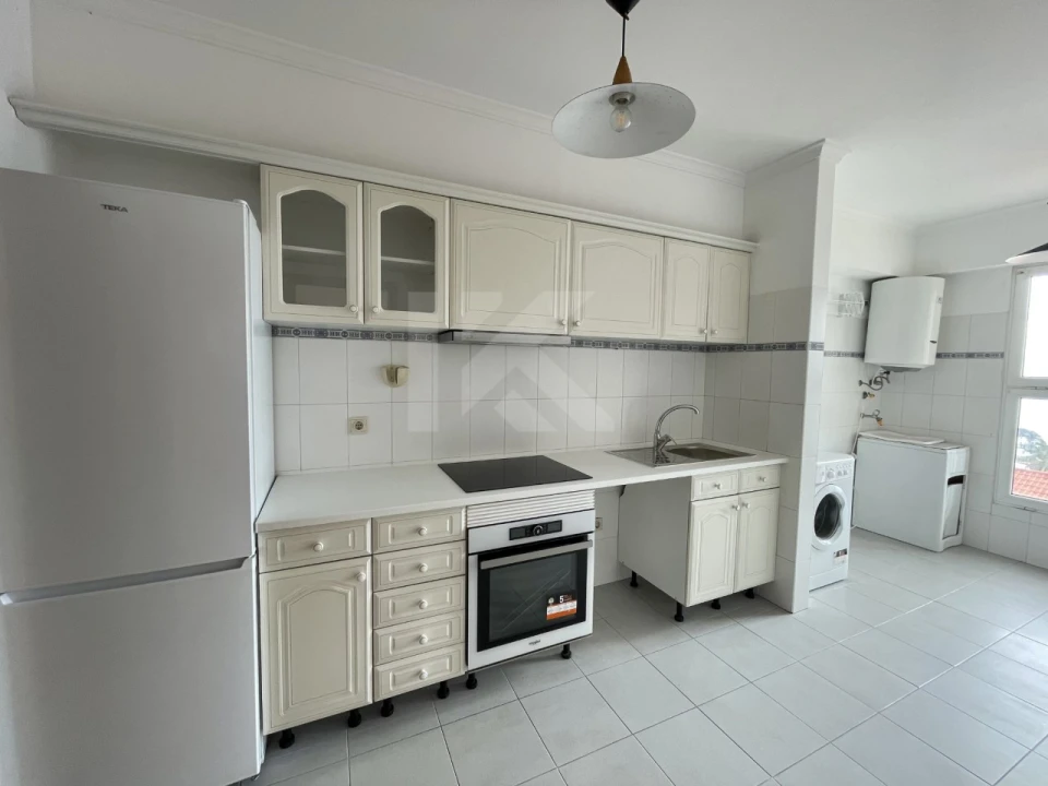 Apartamento T2 para Arrendamento em Caniço Foto 4