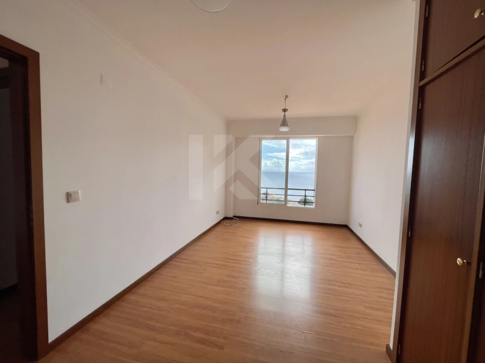 Apartamento T2 para Arrendamento em Caniço Foto 8