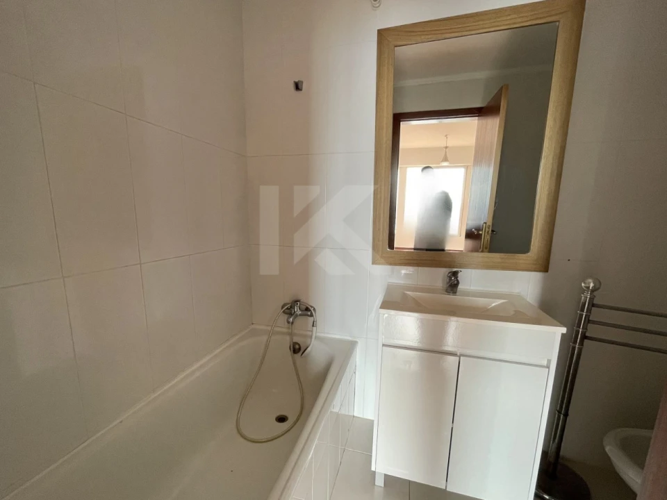 Apartamento T2 para Arrendamento em Caniço Foto 10