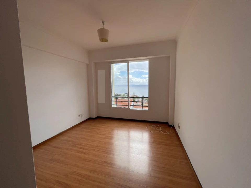 Apartamento T2 para Arrendamento em Caniço Foto 13