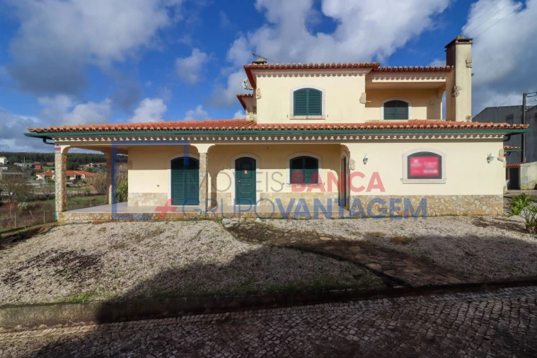 Moradia T4 para Venda em Ramalhal Foto 2