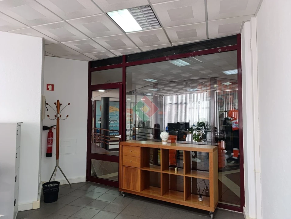 Loja para Arrendamento em Sé e São Lourenço Foto 9