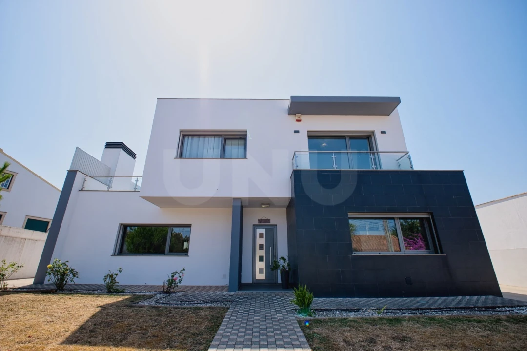 Moradia T4 para Venda em Painho e Figueiros Foto 1