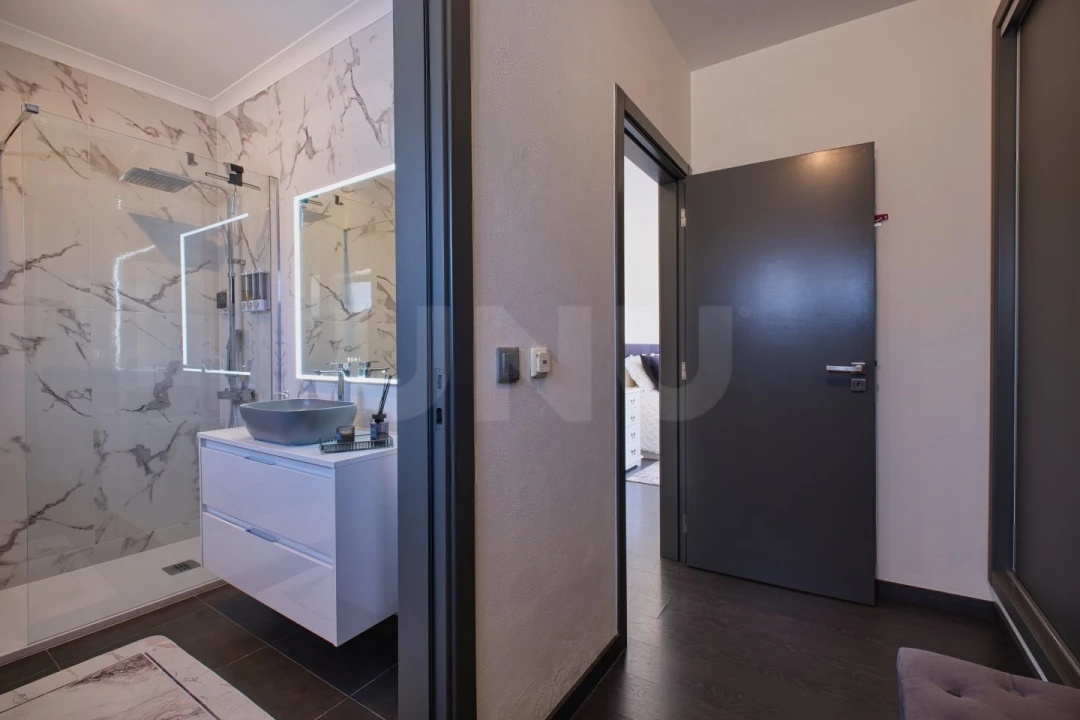 Moradia T4 para Venda em Painho e Figueiros Foto 24