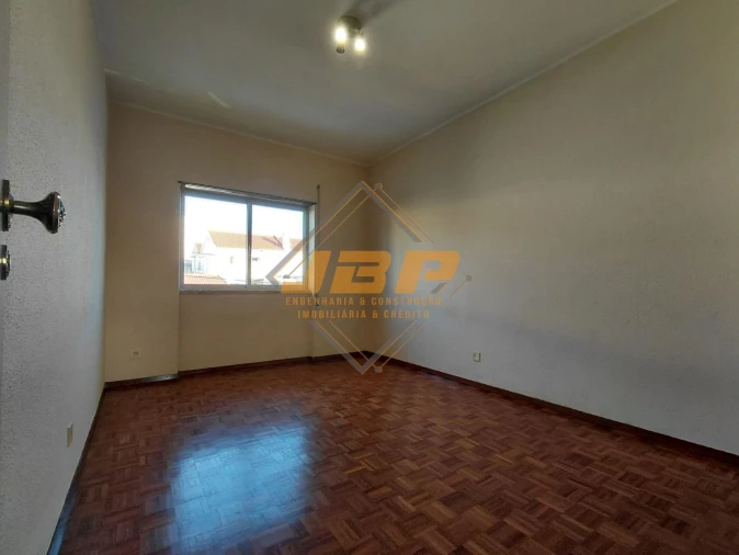 Apartamento T2 para Arrendamento em Aljubarrota Foto 12