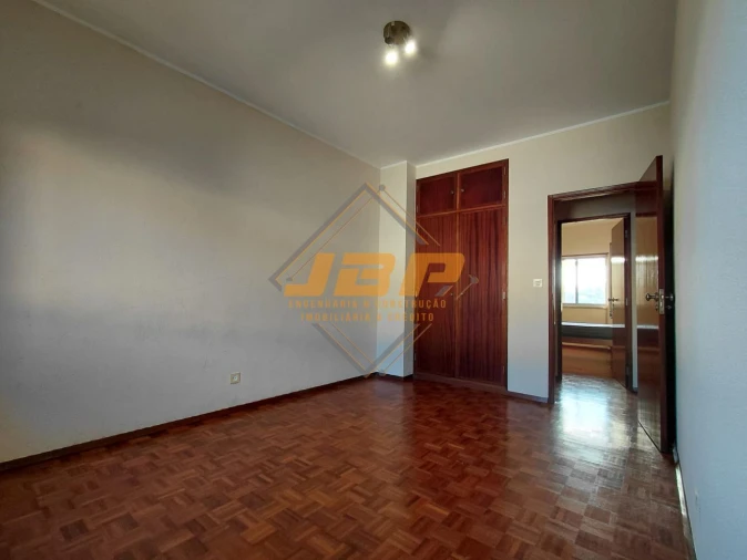 Apartamento T2 para Arrendamento em Aljubarrota Foto 13