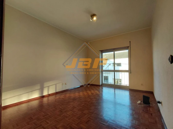 Apartamento T2 para Arrendamento em Aljubarrota Foto 8