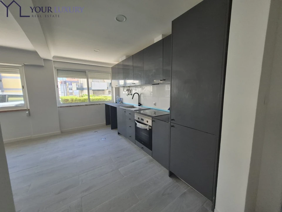 Apartamento T2 para Venda em Póvoa de Santo Adrião e Olival Basto Foto 2