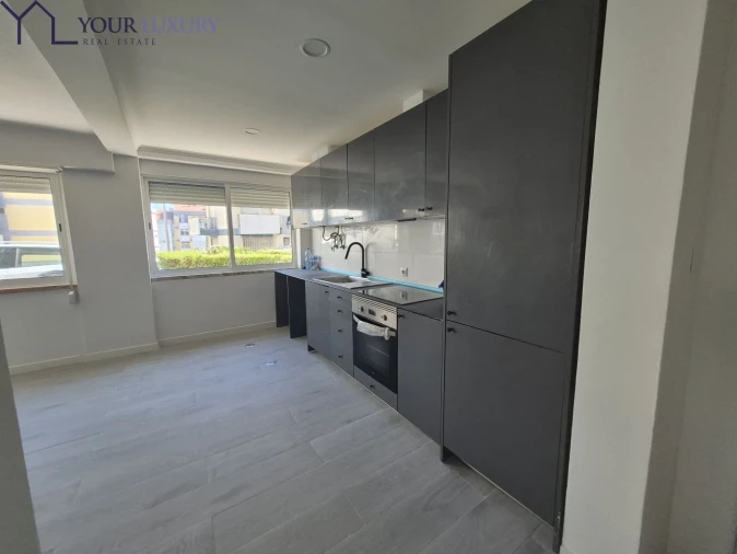 Apartamento T2 para Venda em Póvoa de Santo Adrião e Olival Basto Foto 2