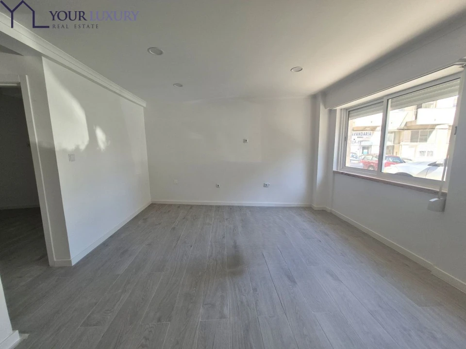 Apartamento T2 para Venda em Póvoa de Santo Adrião e Olival Basto Foto 3