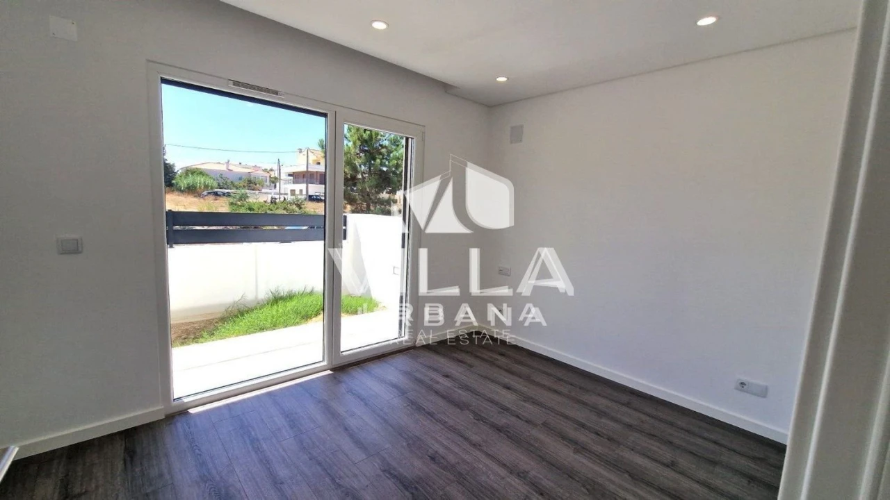 Moradia T4 para Venda em Fernao Ferro Foto 20