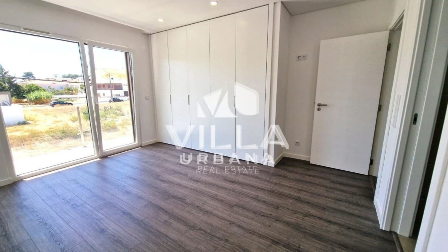 Moradia T4 para Venda em Fernao Ferro Foto 11