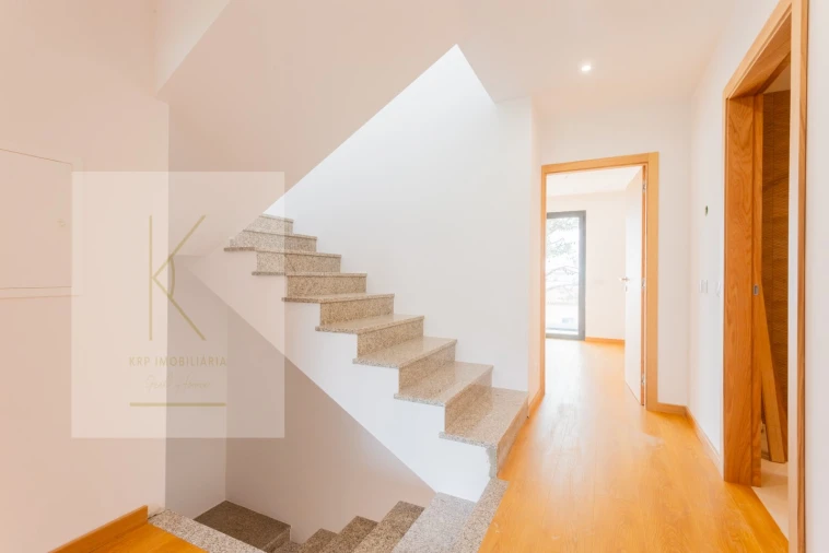 Moradia T4 para Venda em Vila Praia de Ancora Foto 18