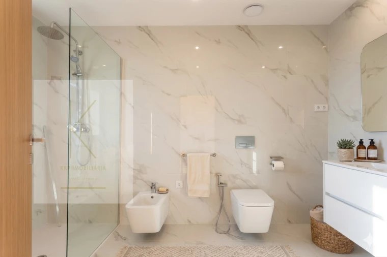 Moradia T4 para Venda em Vila Praia de Ancora Foto 28