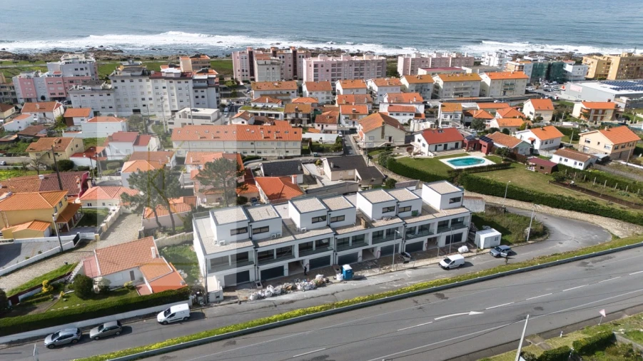 Moradia T4 para Venda em Vila Praia de Ancora Foto 31