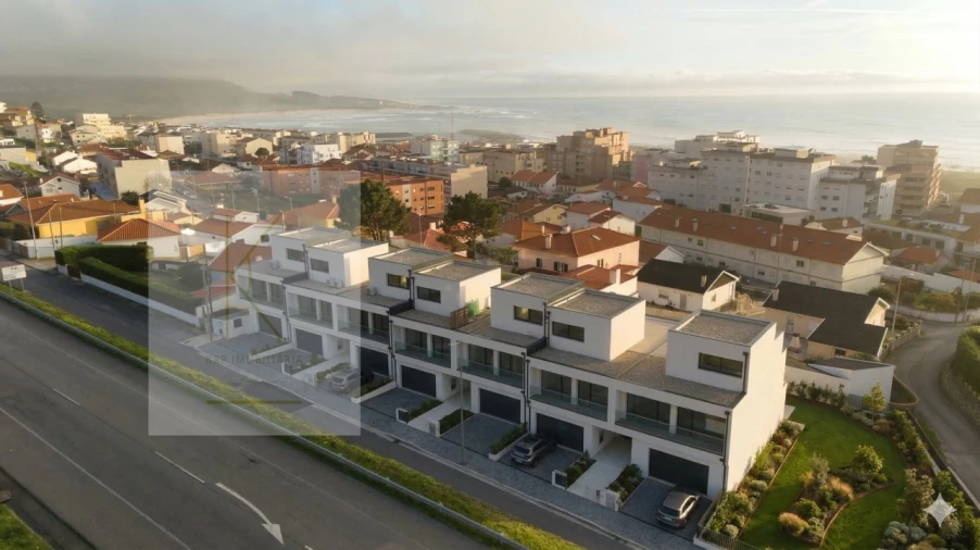 Moradia T4 para Venda em Vila Praia de Ancora