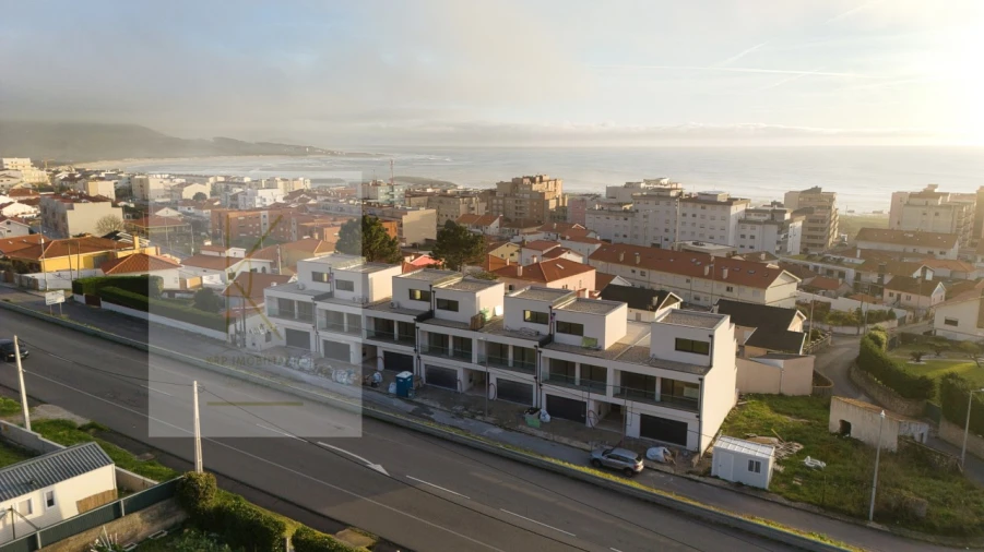 Moradia T4 para Venda em Vila Praia de Ancora Foto 2