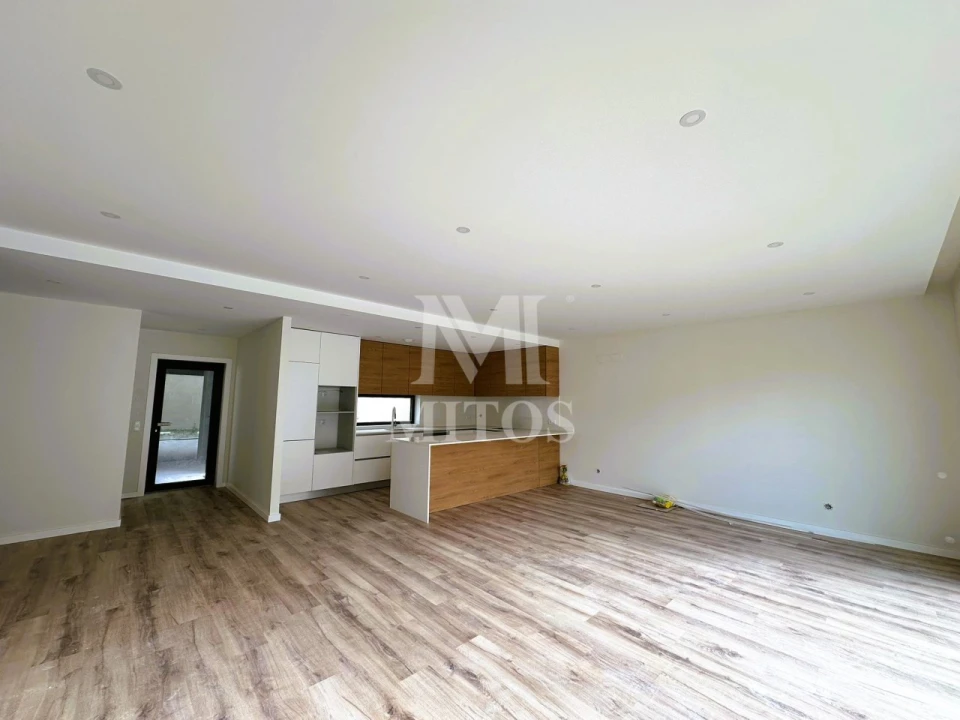 Moradia T3 para Venda em Darque Foto 4