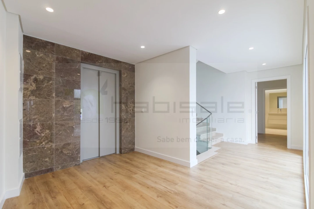 Apartamento T4 para Venda em Póvoa de Santo Adrião e Olival Basto Foto 4