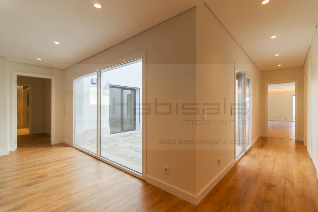 Apartamento T4 para Venda em Póvoa de Santo Adrião e Olival Basto Foto 5