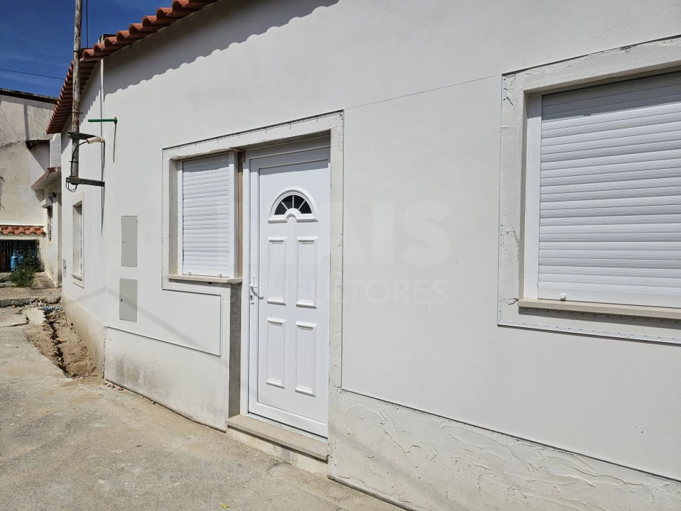 Moradia T1 para Venda em Nossa Senhora do Pópulo, Coto e São Gregório Foto 1