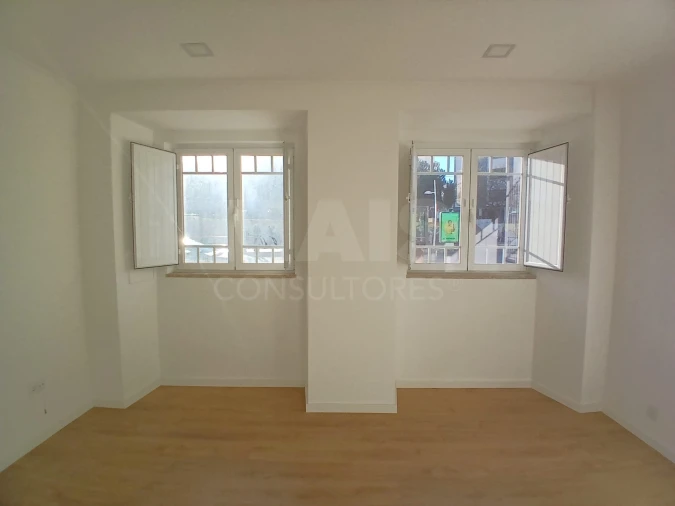 Apartamento T2 para Arrendamento em Laranjeiro e Feijó Foto 4