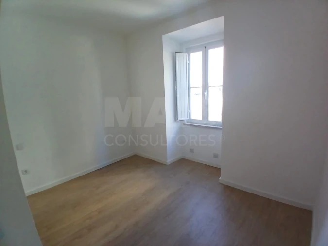 Apartamento T2 para Arrendamento em Laranjeiro e Feijó Foto 6