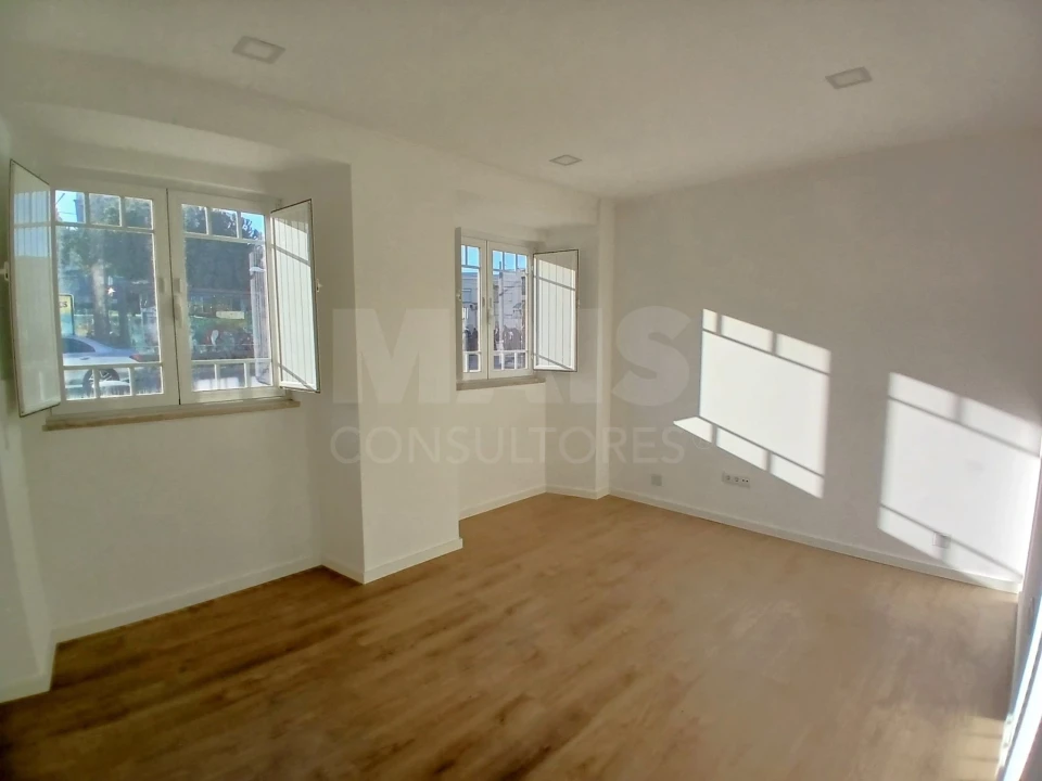 Apartamento T2 para Arrendamento em Laranjeiro e Feijó Foto 1