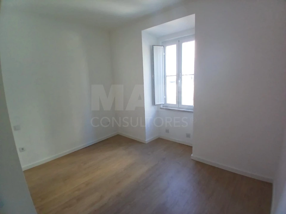 Apartamento T2 para Arrendamento em Laranjeiro e Feijó Foto 6