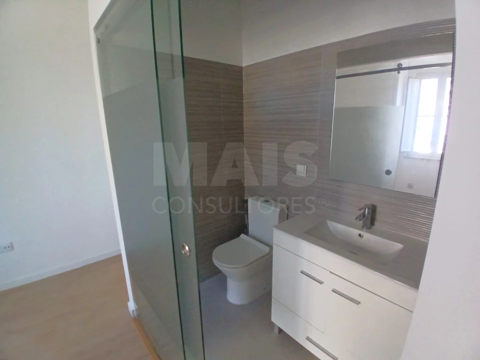 Apartamento T2 para Arrendamento em Laranjeiro e Feijó Foto 9