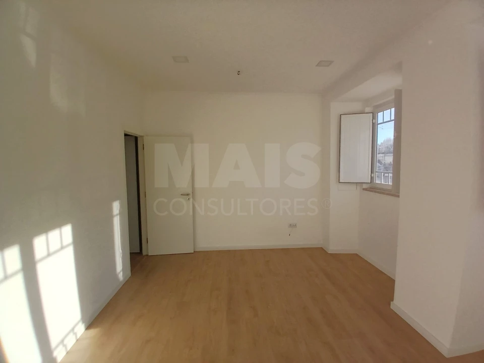Apartamento T2 para Arrendamento em Laranjeiro e Feijó Foto 3